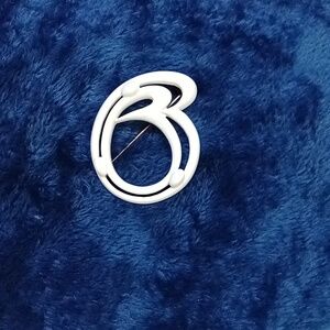 355. MONET SIGNED BROOCH WHITE